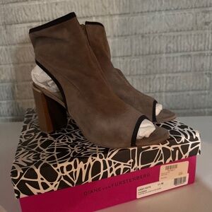 Diane von Furstenberg Panina Suede Heel New size 11
